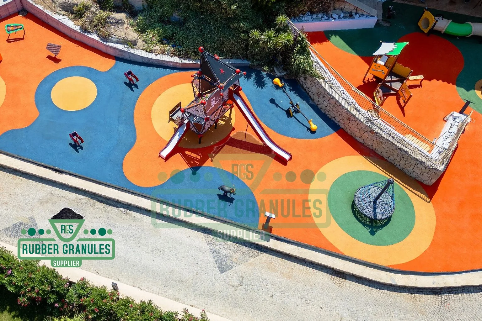Suelo EPDM de colores realizado con gránulos de caucho EPDM