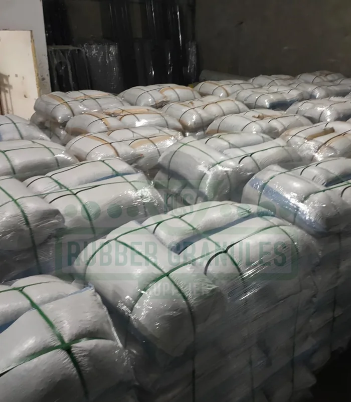 Stock embalado de gránulos de caucho